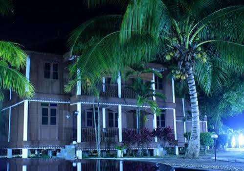 Green Village Pasir Salak Eco River Resort Kampung Gajah  Экстерьер фото